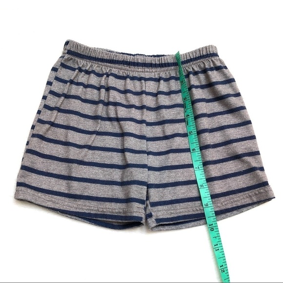 ⭐️ 5 for $25 A Set of Carter’s Striped Blue & Grey Shorts & Blue Vest Size 3 T - Picture 5 of 11